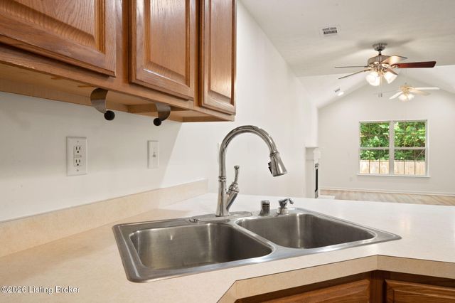 6200 Apple Cider Dr, Louisville, KY 40219