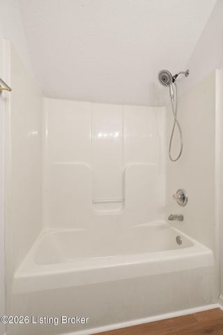 6200 Apple Cider Dr, Louisville, KY 40219