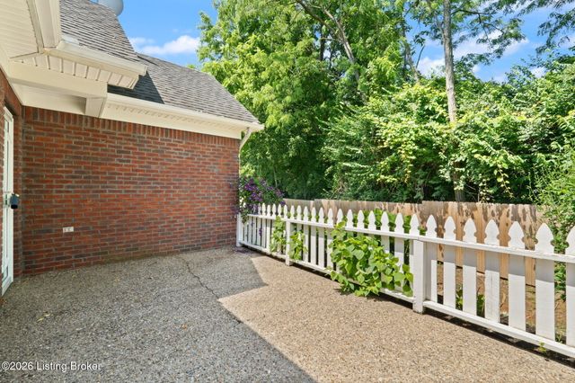 6200 Apple Cider Dr, Louisville, KY 40219