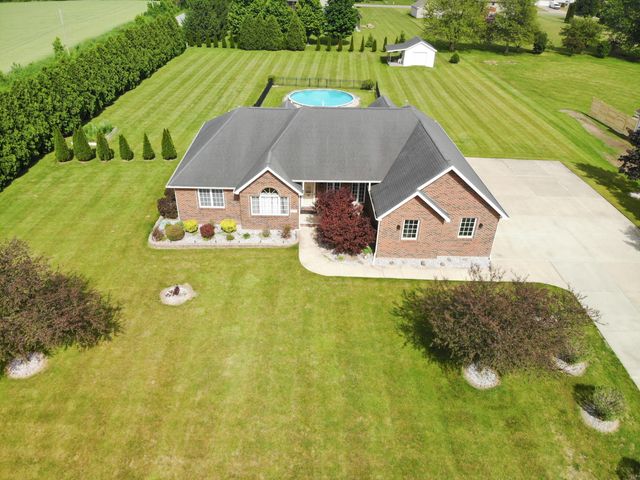 923 Tiller Drive, Valparaiso, IN 46385