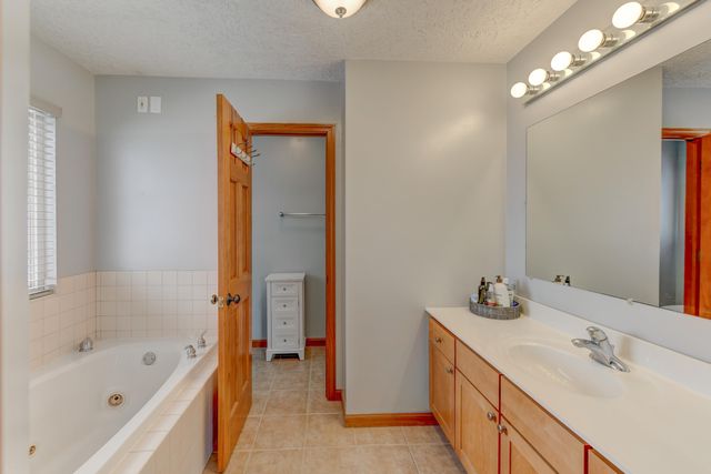 923 Tiller Drive, Valparaiso, IN 46385