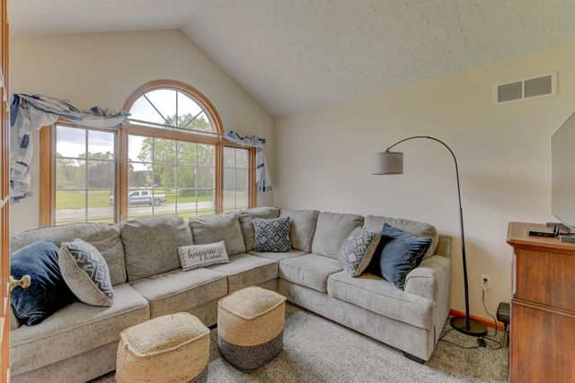 923 Tiller Drive, Valparaiso, IN 46385