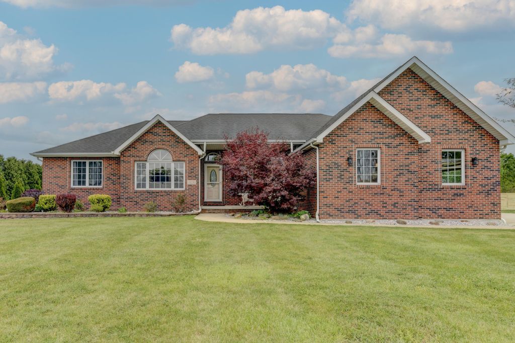 923 Tiller Drive, Valparaiso, IN 46385