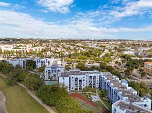 9440 Fontainebleau Blvd 203, Miami, FL 33172