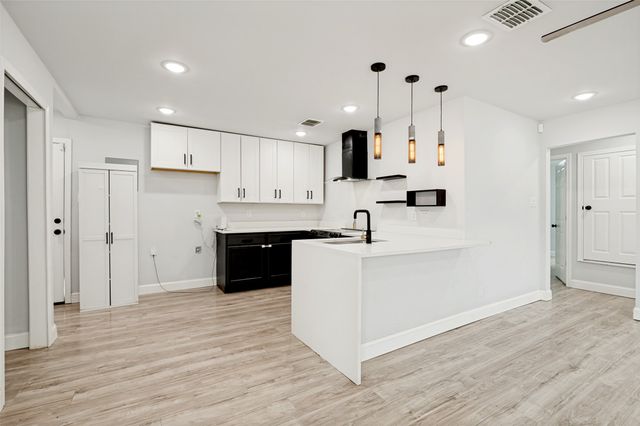 1301 Cardinal Street, Arlington, TX 76010