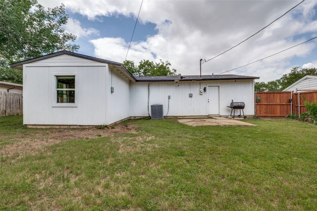 1301 Cardinal Street, Arlington, TX 76010