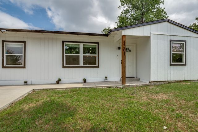 1301 Cardinal Street, Arlington, TX 76010