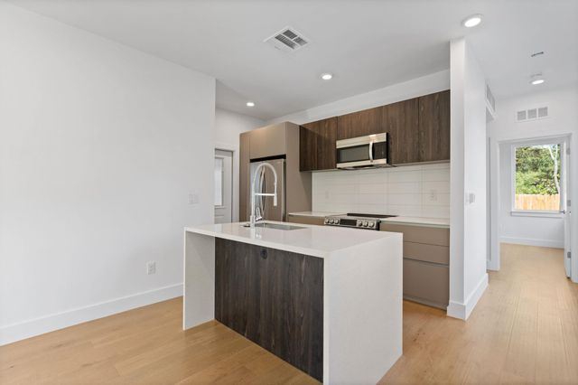 403 Middle LN 2, Austin, TX 78753