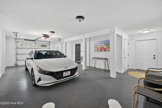 9402 Voyagers Way, Wilmington, NC 28412