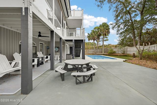 9402 Voyagers Way, Wilmington, NC 28412