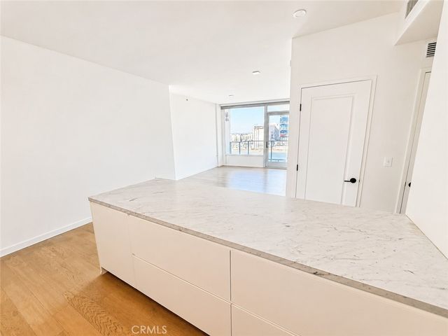 1050 S Grand 1003, Los Angeles, CA 90015