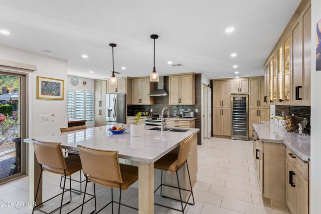 2045 E RUBY Lane, Phoenix, AZ 85024