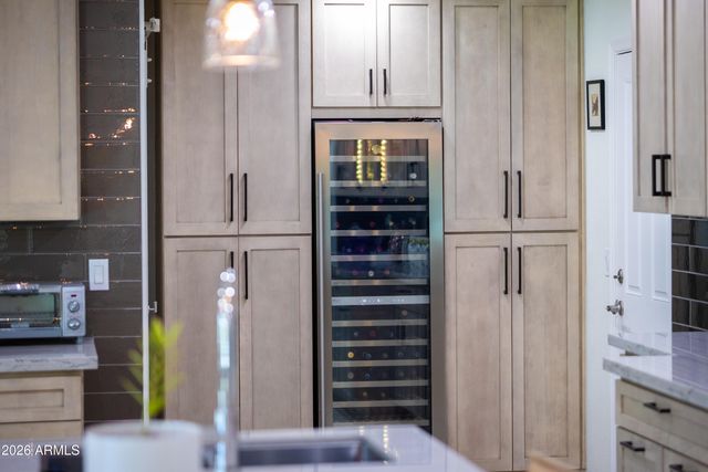 2045 E RUBY Lane, Phoenix, AZ 85024