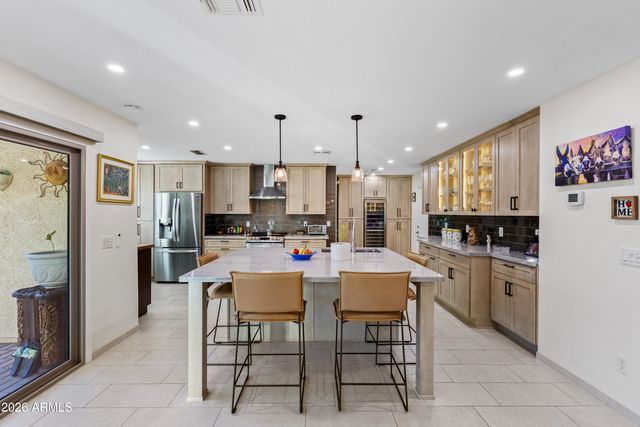 2045 E RUBY Lane, Phoenix, AZ 85024