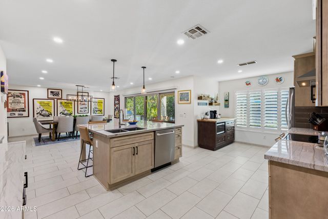 2045 E RUBY Lane, Phoenix, AZ 85024