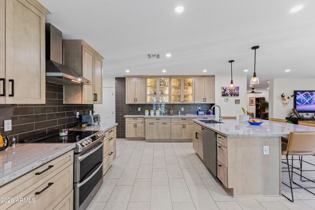 2045 E RUBY Lane, Phoenix, AZ 85024