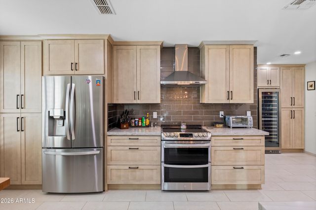 2045 E RUBY Lane, Phoenix, AZ 85024