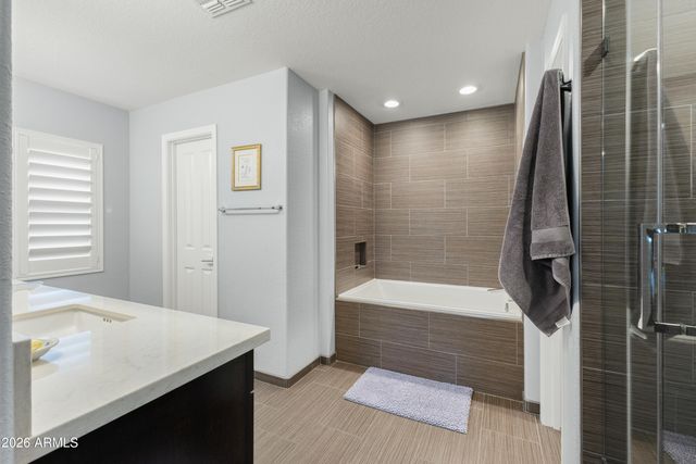 2045 E RUBY Lane, Phoenix, AZ 85024