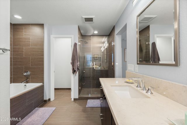 2045 E RUBY Lane, Phoenix, AZ 85024