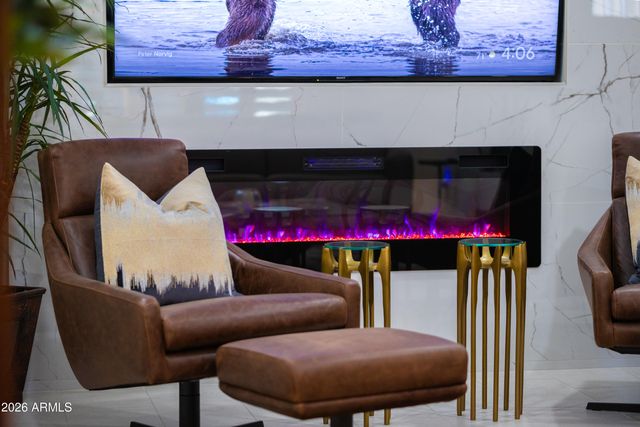 2045 E RUBY Lane, Phoenix, AZ 85024