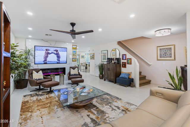 2045 E RUBY Lane, Phoenix, AZ 85024