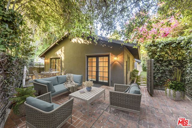 2559 HUTTON Drive, Beverly Hills, CA 90210