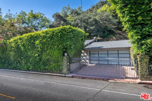 2559 HUTTON Drive, Beverly Hills, CA 90210