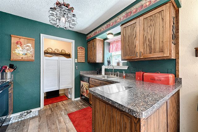 240 Dewey Court, Irving, TX 75060