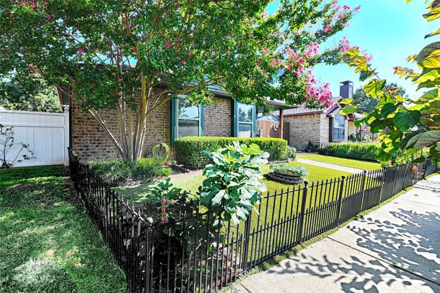 240 Dewey Court, Irving, TX 75060
