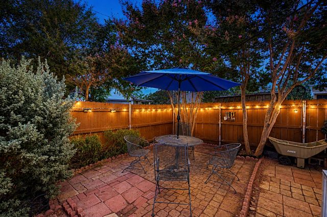 240 Dewey Court, Irving, TX 75060