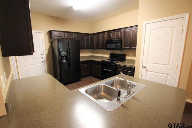 19401 King Ranch Dr., Flint, TX 75762