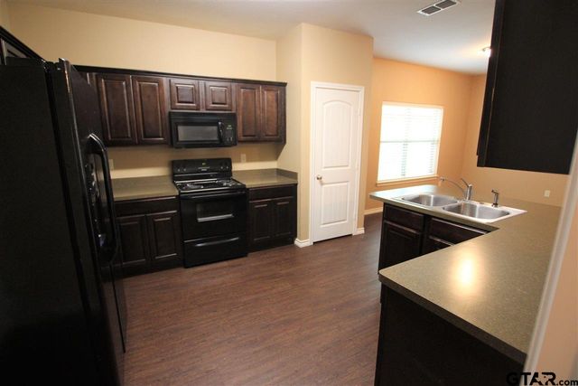 19401 King Ranch Dr., Flint, TX 75762