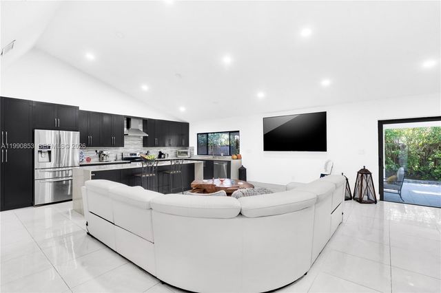 10224 SW 131st Ct, Miami, FL 33186