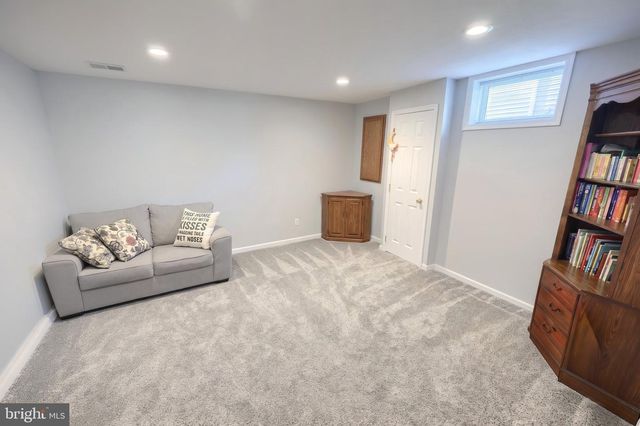 243 MAPLE DR, Hanover, PA 17331
