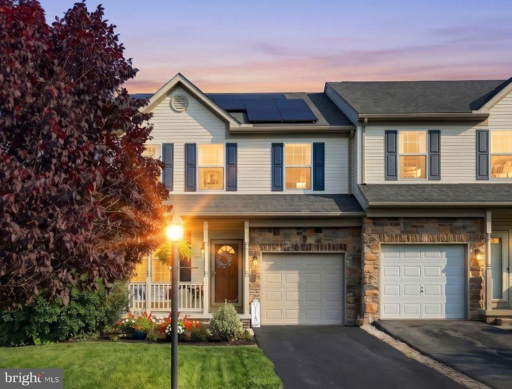 243 MAPLE DR, Hanover, PA 17331