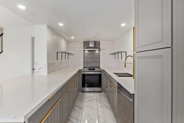 6756 W DEVONSHIRE Avenue, Phoenix, AZ 85033