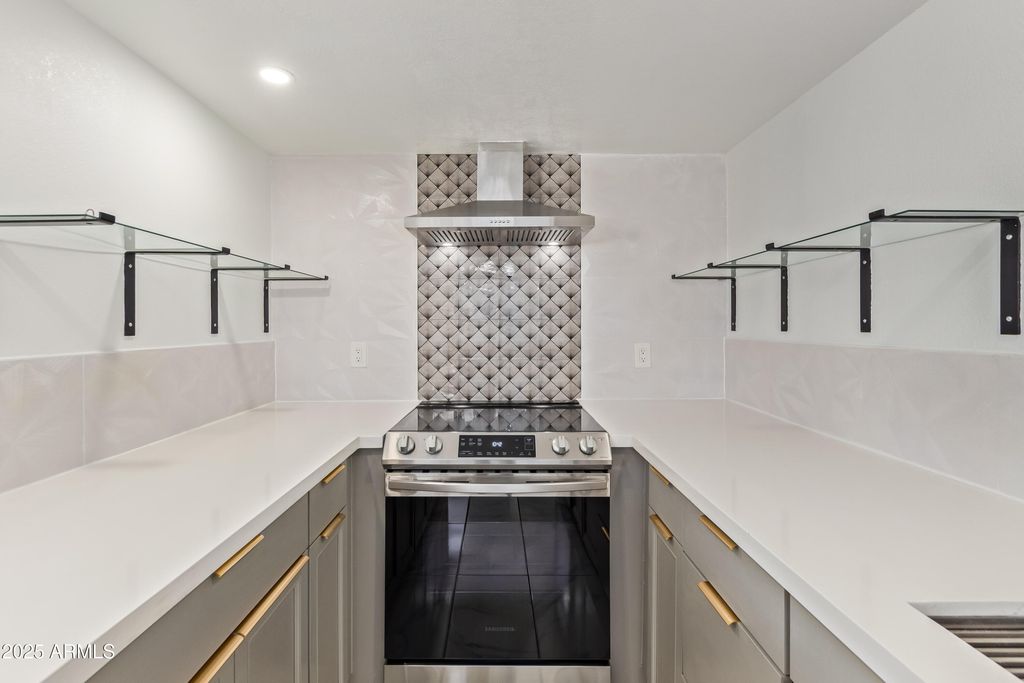 6756 W DEVONSHIRE Avenue, Phoenix, AZ 85033