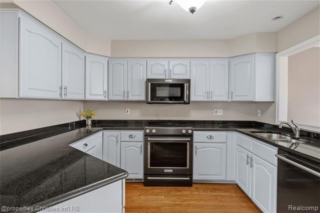 18314 Blue Heron Drive 103, Northville, MI 48168