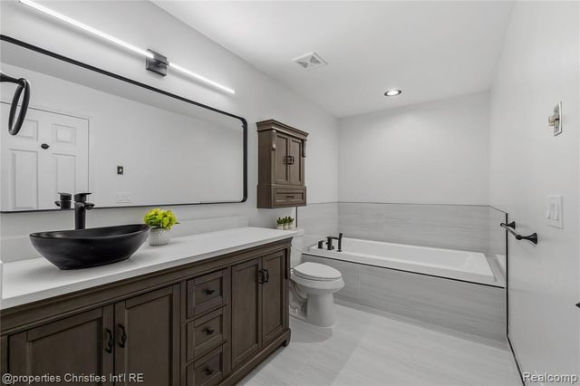 18314 Blue Heron Drive 103, Northville, MI 48168