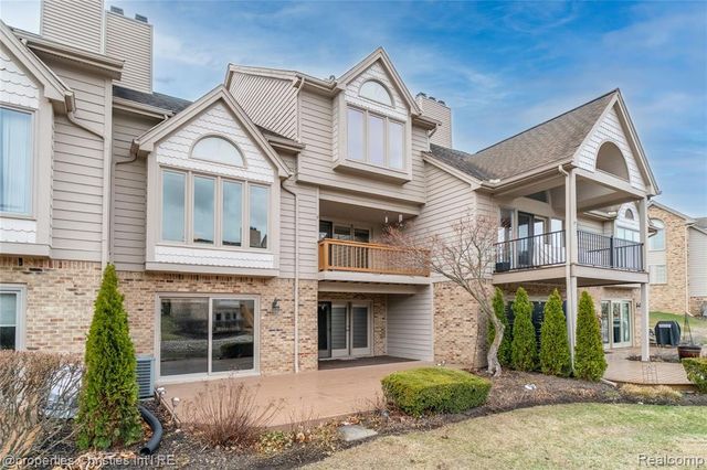18314 Blue Heron Drive 103, Northville, MI 48168