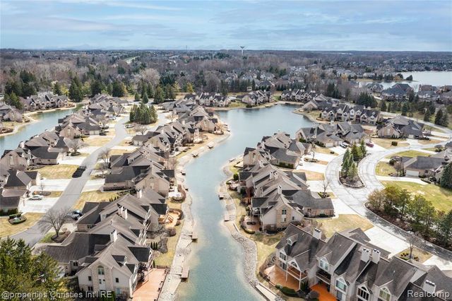 18314 Blue Heron Drive 103, Northville, MI 48168