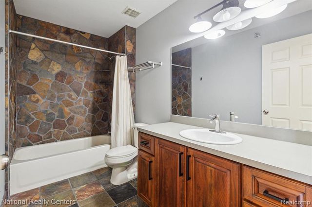 14151 Lakeside Boulevard 46, Shelby Twp, MI 48315