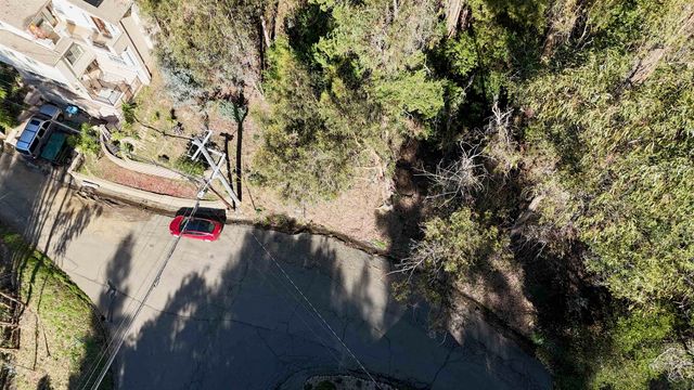 6698 Moore Dr, Oakland, CA 94611