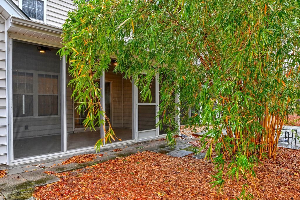 Image 11 of property listing at 1614 Camfield Lane, Mount Pleasant, SC 29466