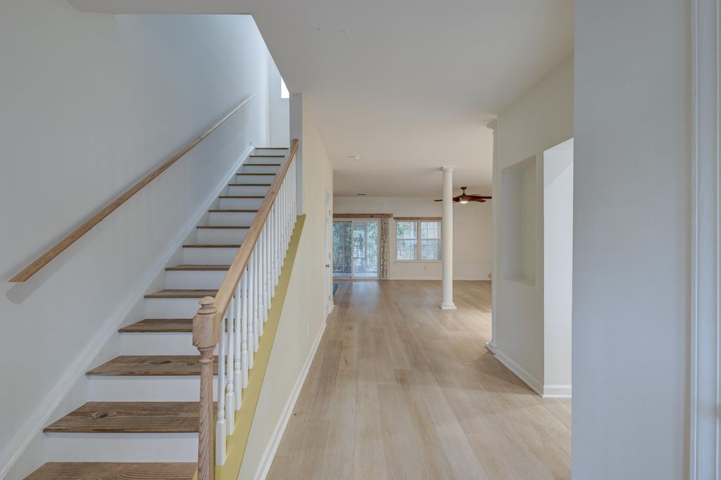 Image 2 of property listing at 1614 Camfield Lane, Mount Pleasant, SC 29466