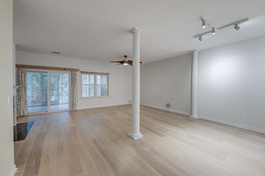 Image 38 of property listing at 1614 Camfield Lane, Mount Pleasant, SC 29466