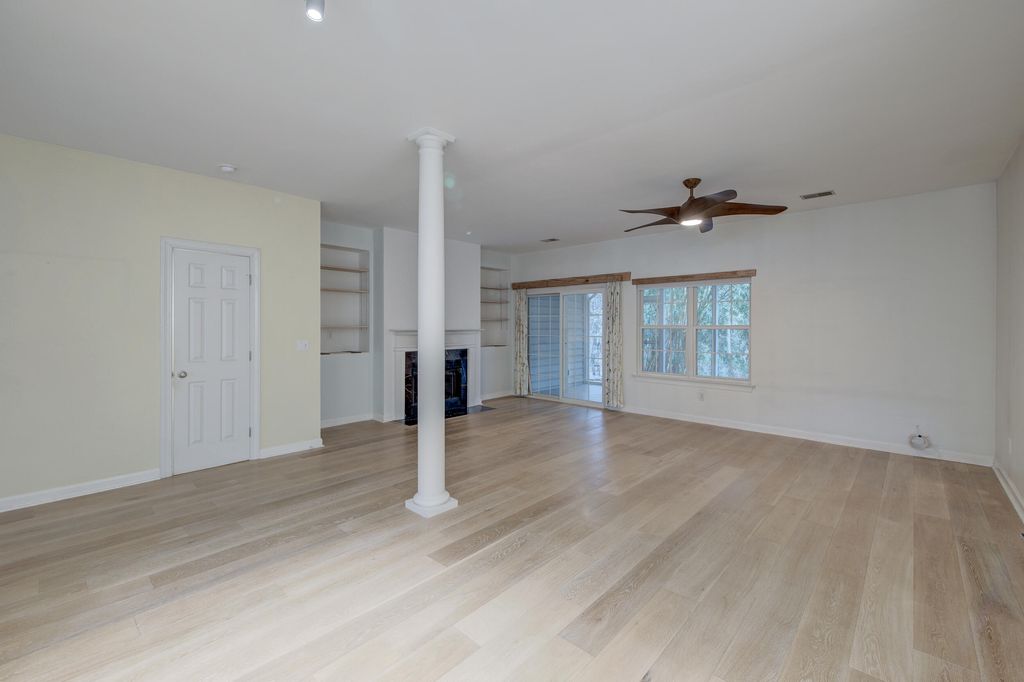 Image 40 of property listing at 1614 Camfield Lane, Mount Pleasant, SC 29466