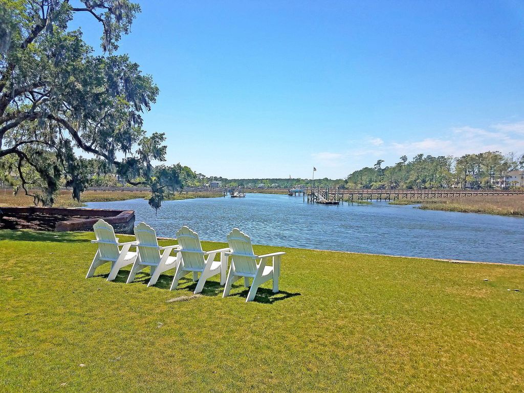 Image 63 of property listing at 1614 Camfield Lane, Mount Pleasant, SC 29466