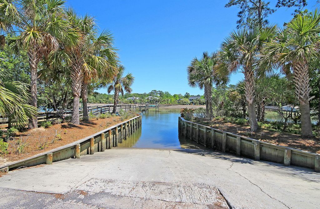 Image 65 of property listing at 1614 Camfield Lane, Mount Pleasant, SC 29466