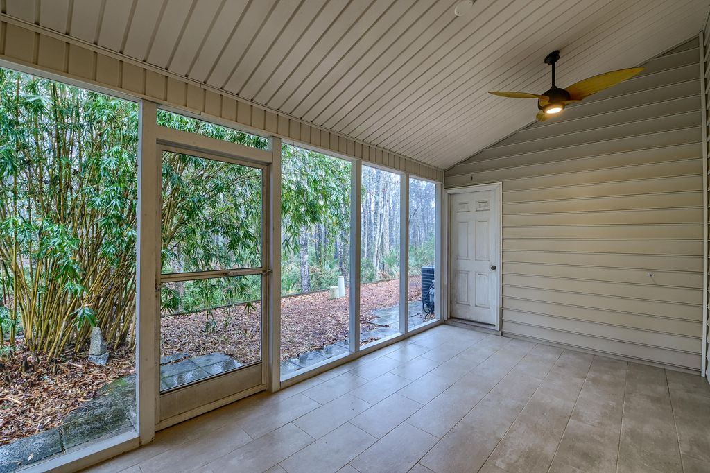 Image 9 of property listing at 1614 Camfield Lane, Mount Pleasant, SC 29466